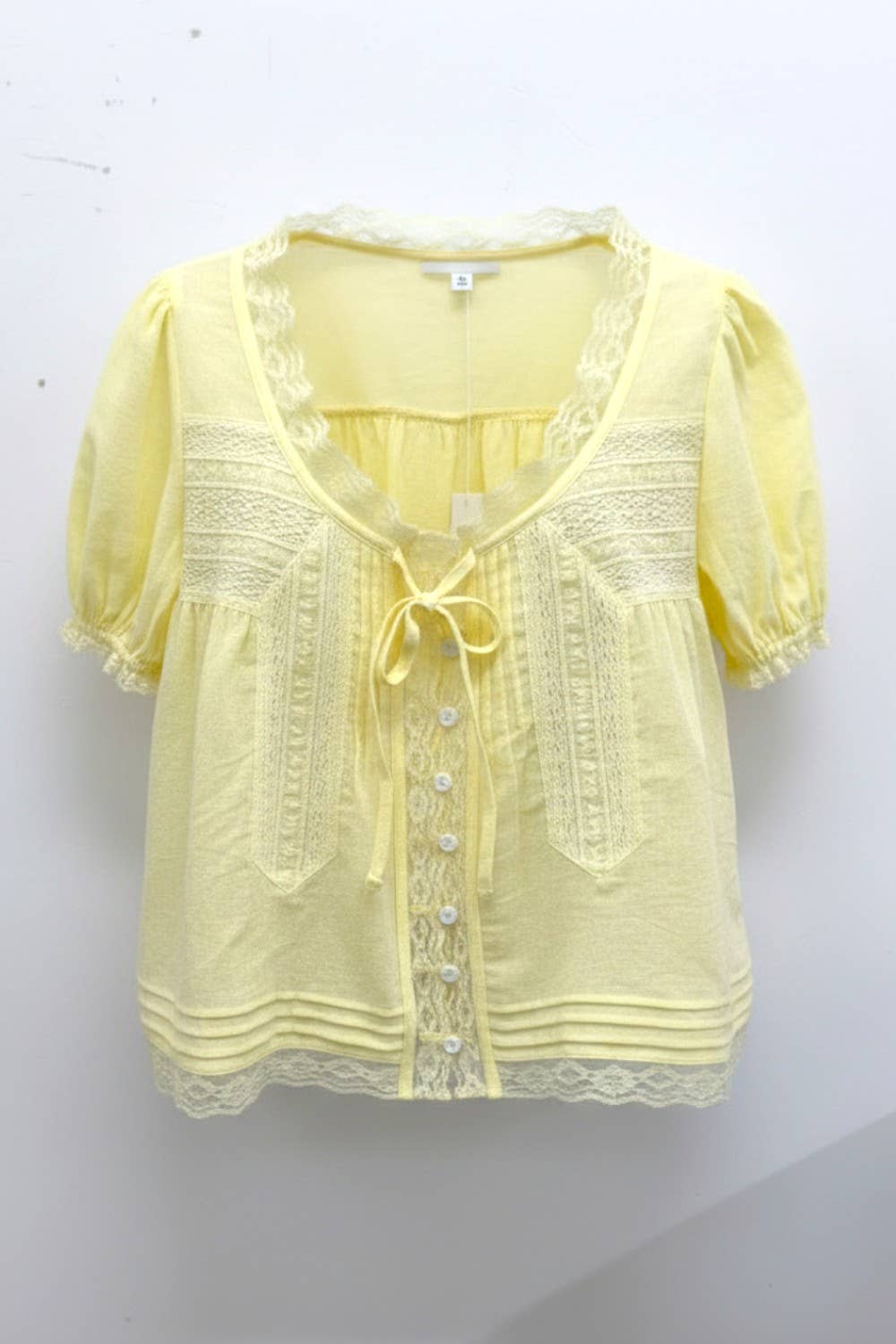 Romantic Lace Trim Cropped Cotton Blouse