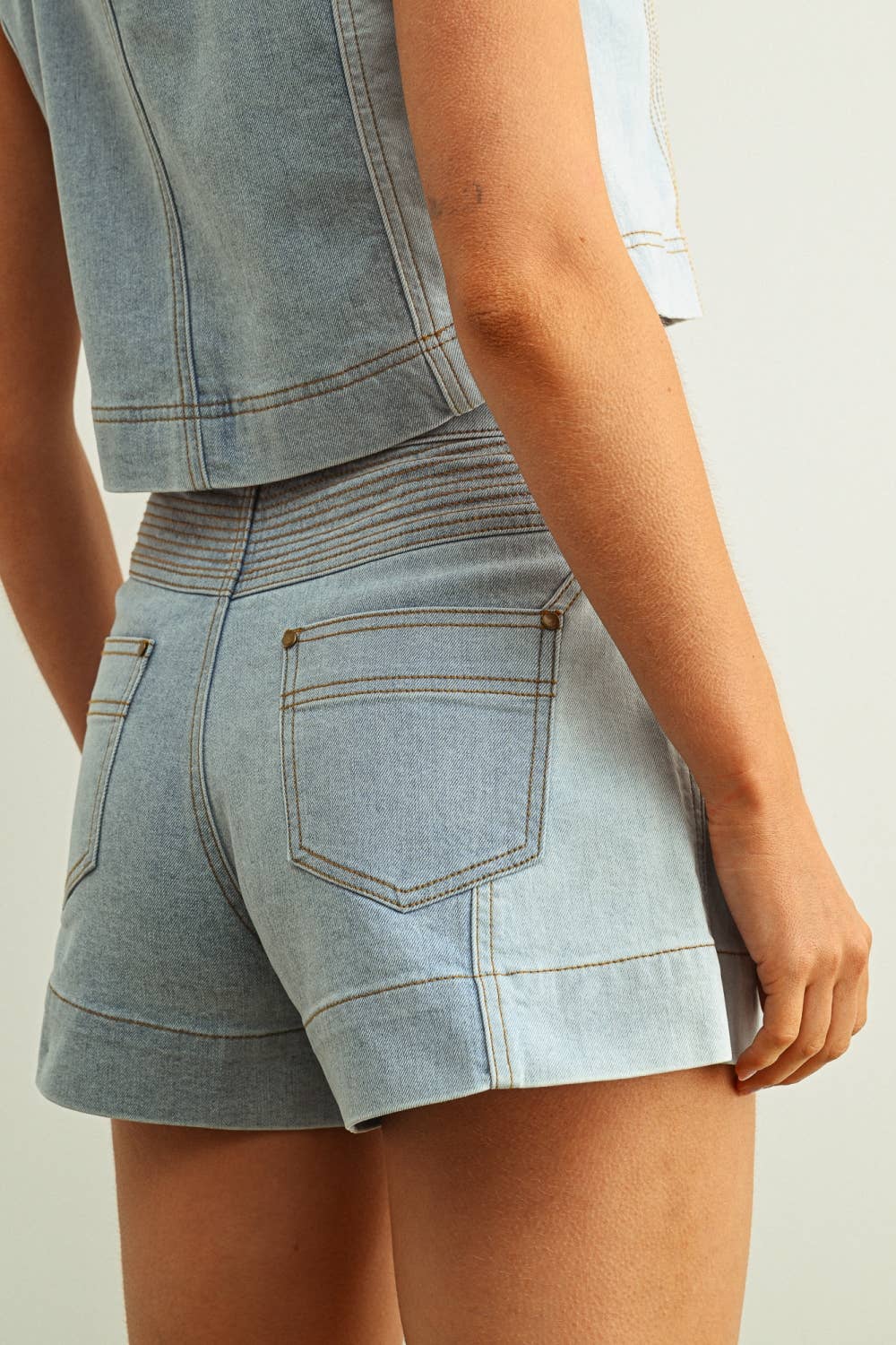 MIX DENIM COLOR BLOCKED SHORTS
