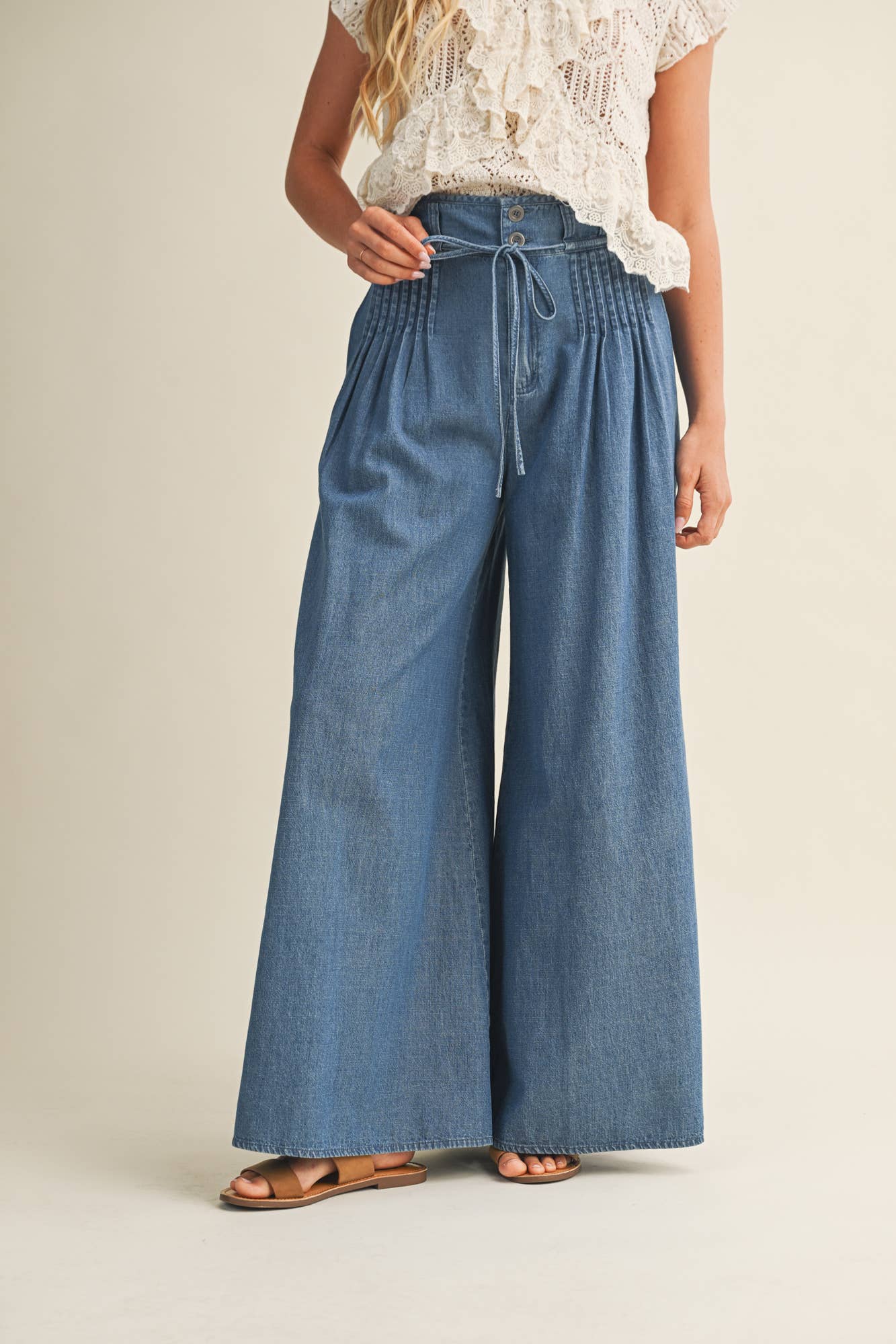 PINTUCK WIDE LEG DENIM PANTS: WASHED DENIM