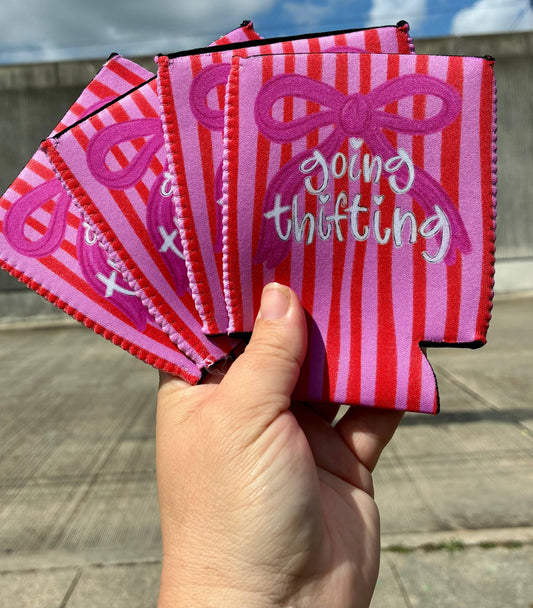 Going thrifting bow can koozie: Regular
