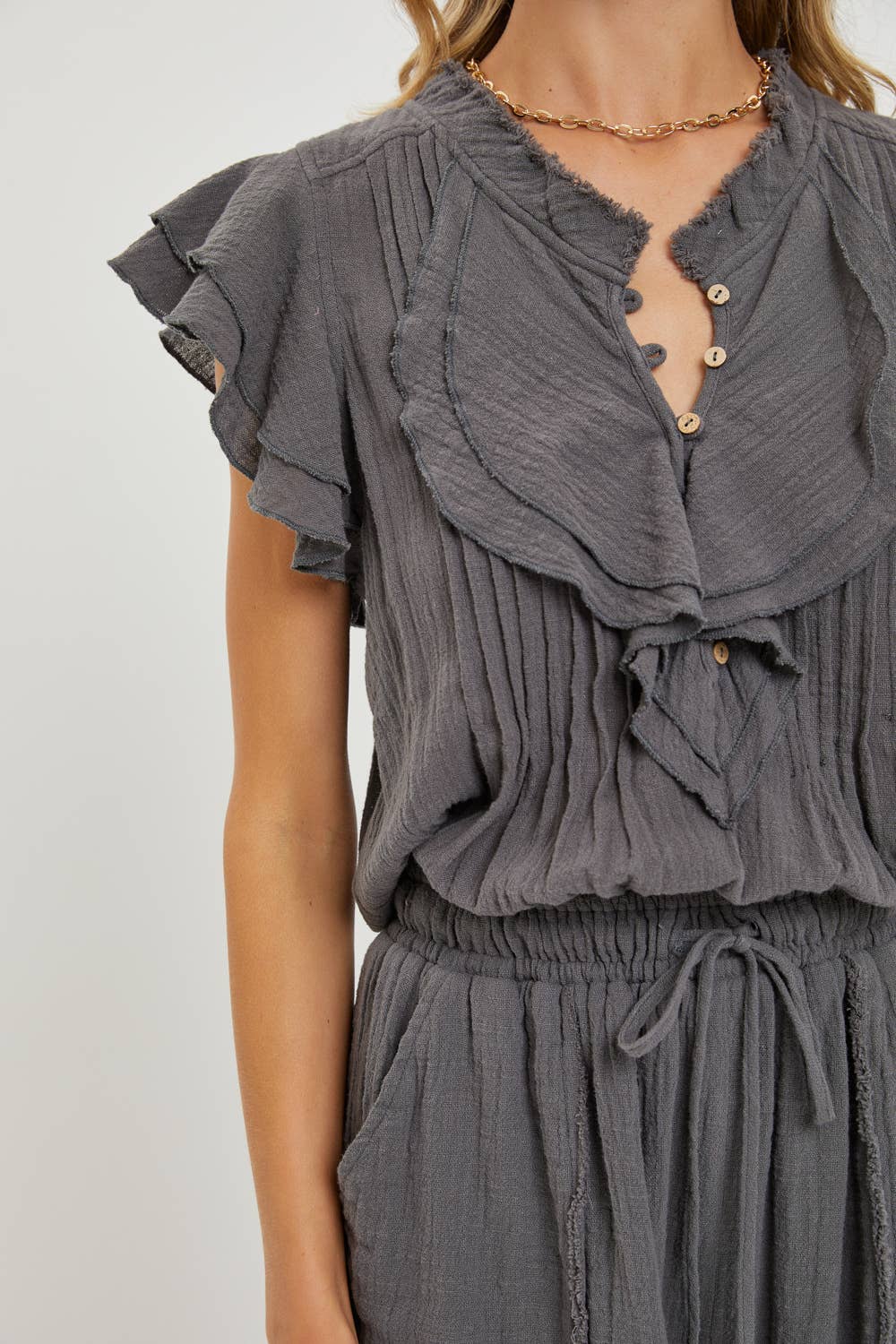 ONE & DONE CASUAL RUFFLE ROMPER: CHARCOAL / Contemporary