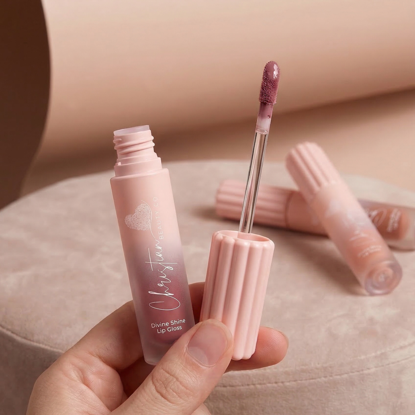 Divine Shine Lip Gloss: Manna