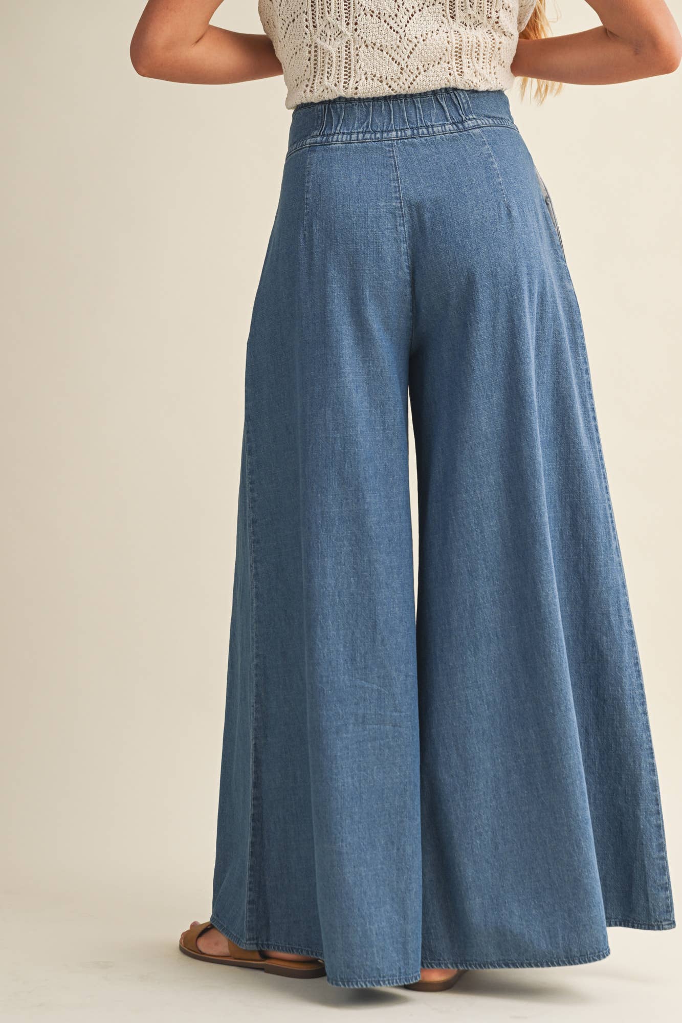 PINTUCK WIDE LEG DENIM PANTS: WASHED DENIM
