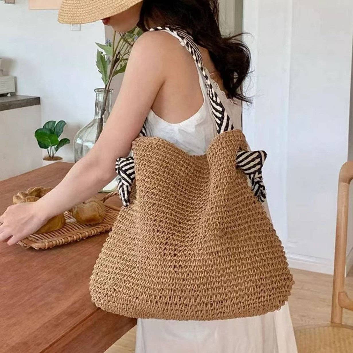 Black Straw Woven One-Shoulder Commuter Tote Bag