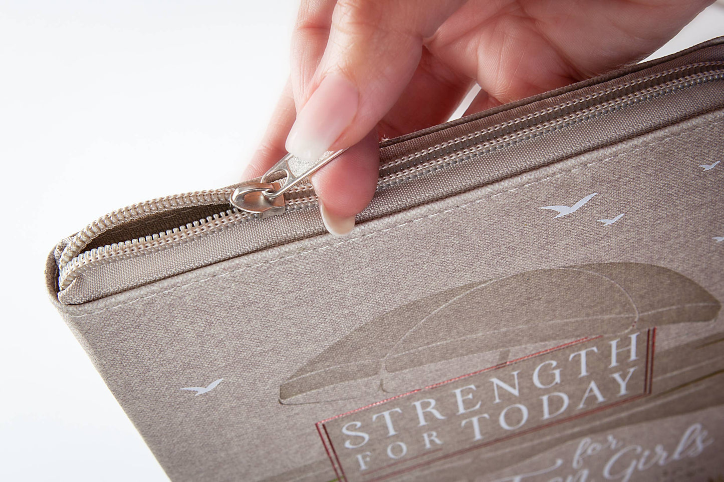 Strength for Today for Teen Girls (Daily Devotional)