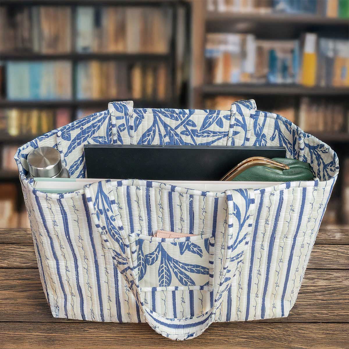 Grace & truth Women's Tote Bag Midnight Leaves